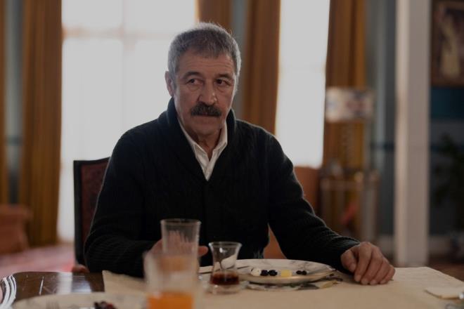 ATIF'TAN OZAN'A TAM DESTEK    Atıf, Ozan'ı dinleyip onun ve İncila'nın arkasında durmak istediği için herkesi uyardı. Ancak İncila'yı gelini olarak istemeyen Füsun, onu doktora götürmek için harekete geçti.