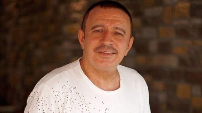 Çıkardığı şarkılarla çok konuşulan şarkıcı Mustafa Topaloğlu, Sabah'tan Ömer Karahan'a samimi açıklamalarda bulundu. İşte Karahan'ın köşe yazısı...