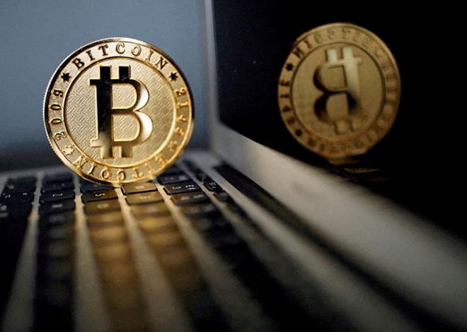 Soru 5: Daha önce hangi ETF?ler kabul edilmişti?  <br>  ABD?de ilk Bitcoin ETF başvurusu 2013'te yapıldı. SEC, 2021 yılına kadar onlarca vadeli ve spot başvuruyu reddetmişti. 2021 yılında ilk olarak ProShares?in vadeli Bitcoin ETF başvurusu kabul edilmiş, BITO kısaltmasını kullanan ETF, Chicago Ticaret Borsası (CME) üzerinden işlemlere açılmıştı.    SEC tarafından 10 Ocak'ta kabul edilen 11 başvuruyla ABD'de spot Bitcoin ETF?leri de işlemlere açılmış oldu. ABD'de bu fonlarda ilk işlem gününde yaklaşık 4,6 milyar dolarlık işlem hacmi oluştu.    Dünya genelinde ise ilk olarak 2021 yılında Kanada?da spot Bitcoin ETF?leri işlem görmeye başlamıştı.  <br>  Soru 6: SEC?in onayladığı spot Bitcoin ETF'leri ne işe yarayacak?  <br>  Hem bireysel hem kurumsal yatırımcılar, ABD'de borsalar üzerinden alım-satım yapabilecek. Yatırımcılar, ayrıca kripto para borsalarında işlem açmadan, fonlar aracılığıyla bu varlıklara ulaşabilecek.