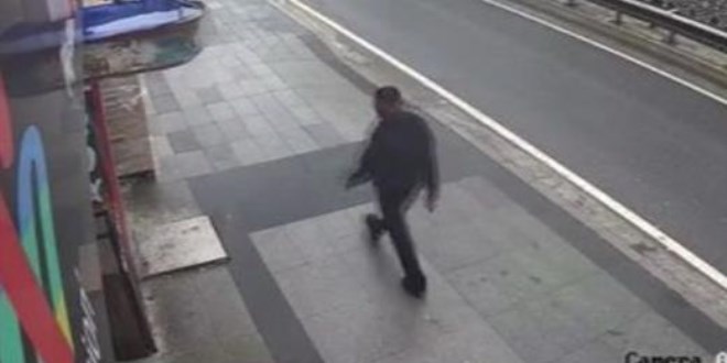 Esenyurt'ta bıçaklı saldırgan paniği: 11 kişiyi bıçakladı, polis peşinde