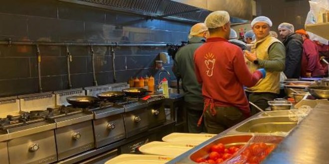81 ilde denetim başladı: Fast food restoranlarından numuneler alınıyor