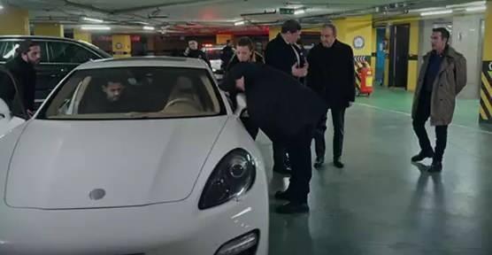 18 yıldır aralıksız sevenleri ile ekran başında buluşan Arka Sokaklar dizisi, fenomenlerin el konulan lüks araçlarını 662?nci bölümün çekimleri esnasında kullandı.