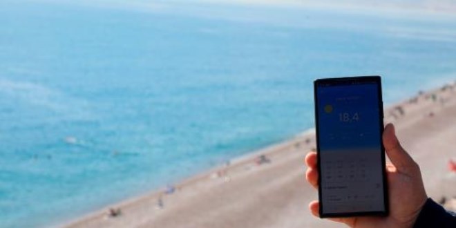 Antalya'da kış ortasında deniz keyfi