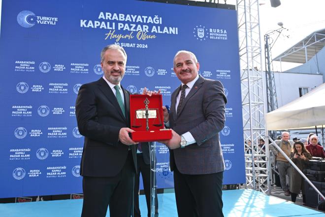 Bursa Milletvekili Refik Özen, 22 senedir merkezi idarede, 20 senedir de yerel idarede en güzel hizmetleri Bursa?da ve Yıldırım?da gösterdiklerini anlatarak yapılan yatırımda emeği geçen herkese teşekkür etti.