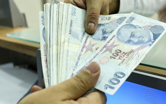 5,3 milyon kamu görevlisini ve emeklisini ilgilendiren 3600 ek gösterge için gözler hükümetin çalışmalarına çevrildi. Emekli aylıklarında önemli derecede artış sağlayacak düzenlemenin hayata geçirilmesi için, Çalışma Bakanlığı'nda sürpriz görüşme gerçekleştirildi.