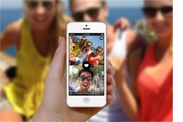 <p><b>Frontback</b></p>  Ön ve arka kameradan çekilen fotoğrafların birleştirilmesini sağlıyor.