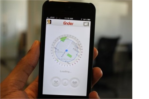 <p><b>Tinder</b></p>  Başka bir çöpçatanlık sitesi. Apple kullanıcıları ücretsiz indirebiliyor.