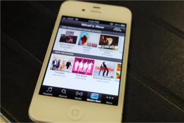 <p><b>Spotify</b></p>  Müzik dinleme uygulaması, hem Android hem de Apple kullanıcıları ücretsiz olarak indirebiliyor.