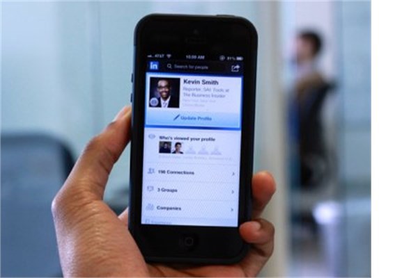 <p><b>LinkedIn</b></p>  Profesyonel sosyal paylaşım sitesi.