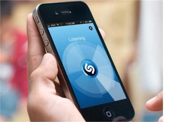 <p><b>Shazam</b></p>  Dinlediğiniz bir şarkının kime ait olduğunu bu uygulama ile bulabilirsiniz. Apple ve Android ve BlackBerry uygulamalarında kullanılabiliyor.