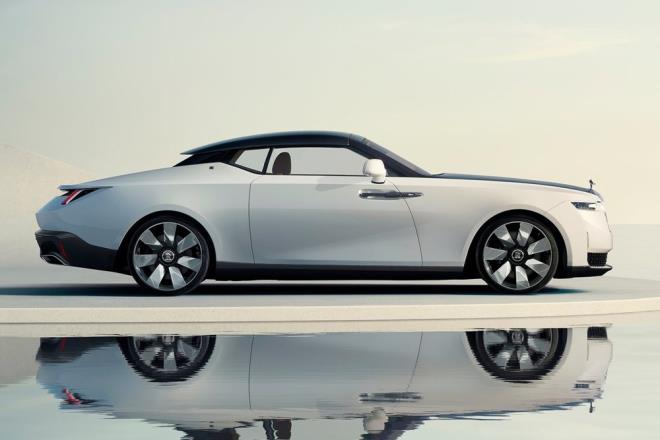 Antik Yunan mitolojisinde "Yeryüzündeki Cennet" anlamına gelen Arcadia, Singapurlu sahibine törenle teslim edildi.