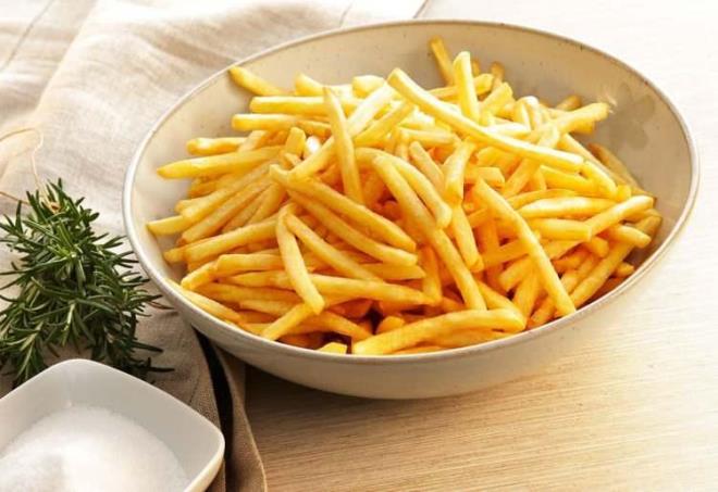 Patates kızartmasını çok sık tüketmenin ruh sağlığını doğrudan etkilediğini ortaya çıkardı. Yapılan son araştırmalar patates kızartmasını çok sevenleri üzdü. Çünkü patates kızartmasının depresyon ve kaygıyı artırdığı ortaya çıktı.
