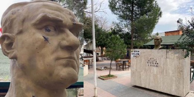 Manisa'da Atatürk büstüne baltalı saldırı