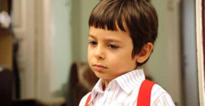 2010-2013 yılları arasında Kanal D ekranlarında yayınlnan  Öyle Bir Geçer Zaman Ki'nin 'Küçük Osman'ı 18 yaşına geldi.     Oyunculuğa başladığı 5 yaşındaki fotoğrafıyla poz veren Zincidi, altına "Öyle bir geçer zaman ki" yazdı.