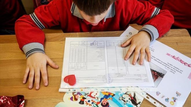 Ayrıca sosyal etkinlikler gerçekleştirdiği yere göre de okul içi, okullar arası, ilçe geneli, il geneli, bölgesel, ulusal ve uluslararası olarak değerlendirilecek.    Bakanlığın yeni düzenlemesiyle, öğrenciler karnelerinde, ders notlarıyla birlikte sosyal etkinlik durumlarını da görebilecekler.  Böylece öğrencilerin akademik başarısının yanında sosyal başarılarının da görünür hale gelmesi ve karnelerde sadece ders notlarıyla değil, yaptığı sosyal faaliyetleriyle de ön plana çıkabilmesi hedefleniyor.