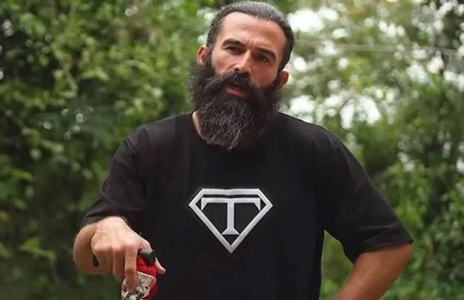 Survivor Turabi, sosyal medya hesabından Acun Ilıcalı hakkında çarpıcı bir açıklama yaptı.