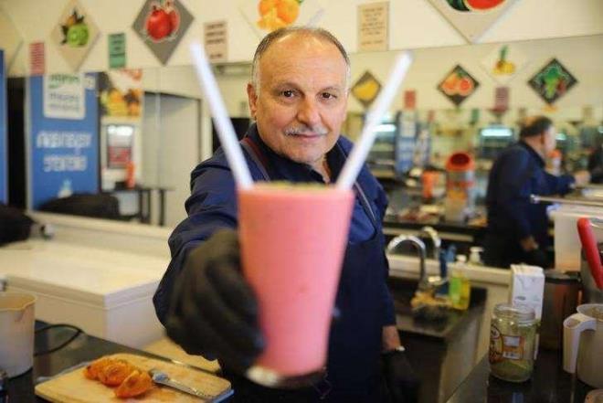Gaziantep?te 8 yıldır sağlıklı meyve suları satan işletmeci Çetin Bayar, iftardan sonra atom içeceğine ilginin arttığını söyledi.