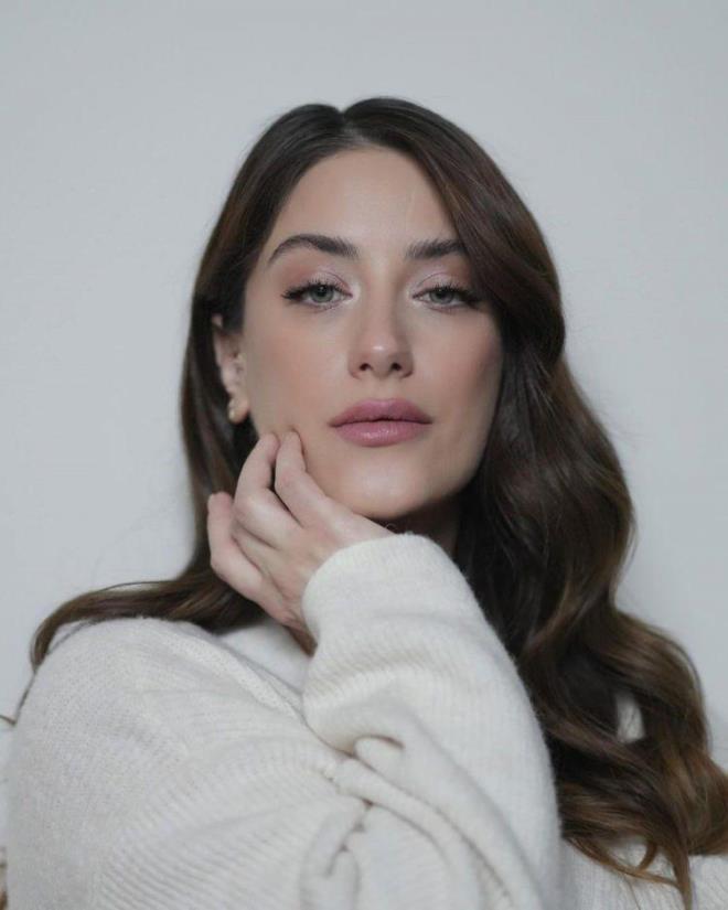Bir süredir ekrandan uzak kalan 'Aşkı Memnu'nun Nihal'i Hazal Kaya, son haliyle gündem oldu. Saçlarını kısacık kestiren ünlü isim, yeni imajını Instagram sayfasının hikayeler bölümünden yayınladı.