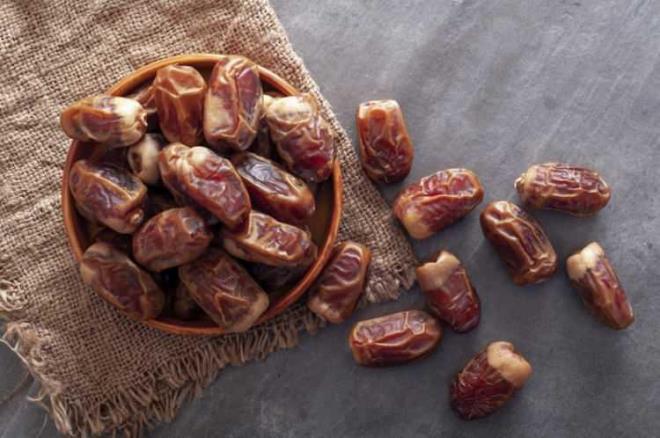 Aynı zamanda bu karışımı yatmadan önce örneğin sahur vaktinde tükettiğinizde uzun süreli tok kalmanızı ve ertesi gün daha enerjik uyanmanızı sağlar.