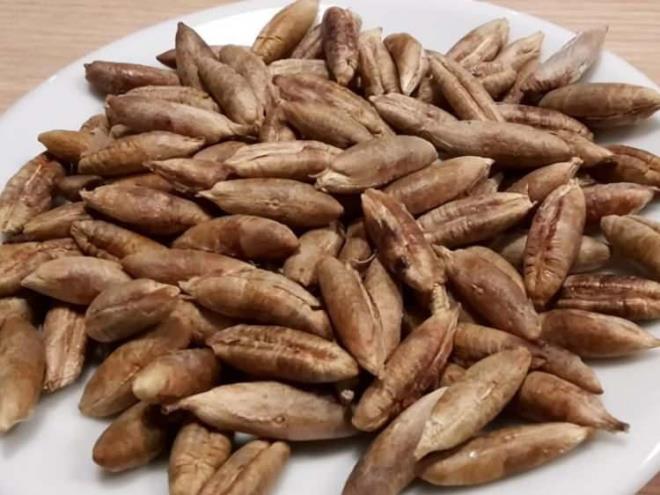 Bu tozu sabah aç karna bir su bardağı ılık suyun için ekoyup için. Dilerseniz bir su bardağı ılık süte de ekleyebilirsiniz. Bu karışım kemik erimesinden şikayet edenler için oldukça idealdir. Kemiklerin yapısını güçlendirir.