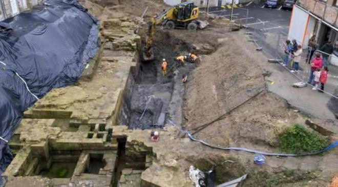 Fransa'da bir otelin avlusunda yıllar sonra 14. yüzyıldan kalma bir kale bulundu. Otelin avlusunda kazı yapan arkeologlar, 640 yıllık kalenin detaylarını paylaşınca herkes şoke oldu.