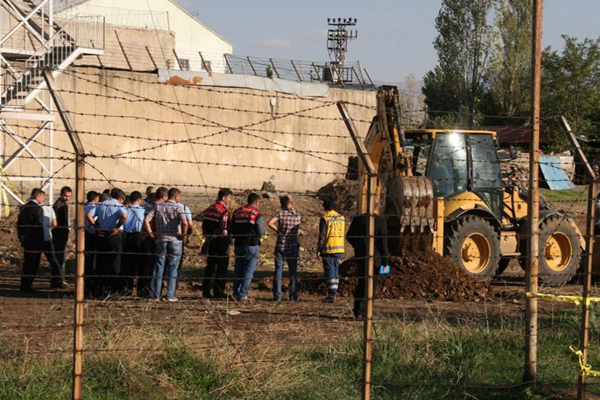 Diyarbakır 5. Ağır Ceza Mahkemesi'nde yargılanan ve haklarında 31'er kez ağırlaştırılmış müebbet hapis cezası istenen Benice ile Nergiz?in karar duruşması yarındı