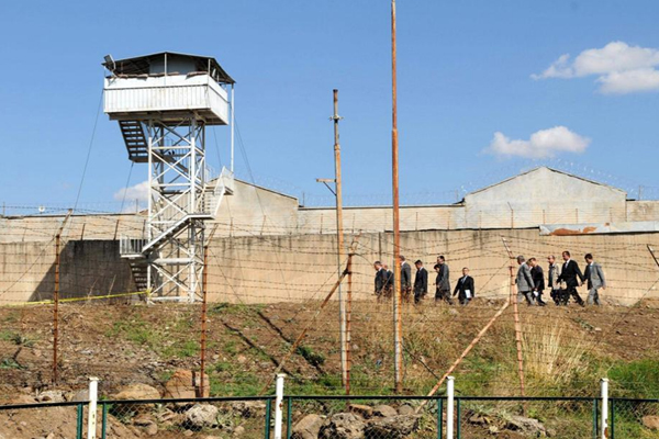 18 PKK'lı 1 yıl boyunca kaşıkla tünel kazmış ve çıkan toprağı da su ile eritip lavabodan atmıştı.