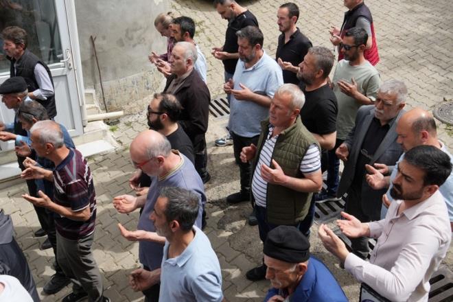 Batmaz, hastanede yapılan tüm müdahalelere rağmen kurtarılamadı. Batmaz?ın cenazesi Gökçeören Camii?nde öğle namazını müteakip kılınan cenaze namazının ardından gözyaşları içinde köy mezarlığına defnedildi.