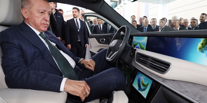Erdoğan Togg'un yeni modeli T10F'i inceledi
