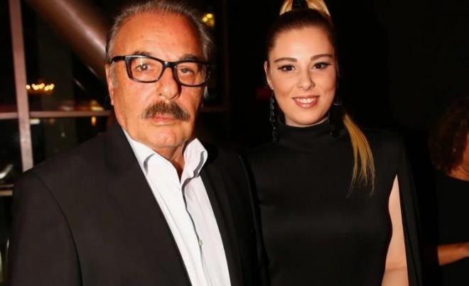 Kapıda icra memurlarını gören Tayfur, öfkeden deliye döndü.