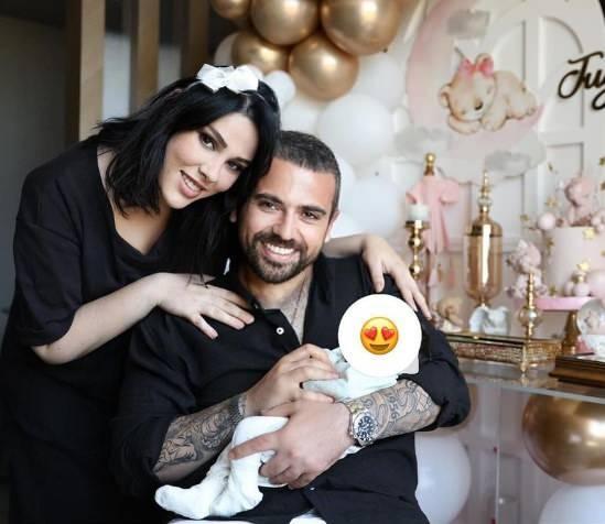 SENETLER SAHTE ÇIKTI    Dahası, araç karşılığı verdiği senetler de sahte çıktı. Bunun üzerine alacaklı kişi Aydın'ı mahkemeye verdi.