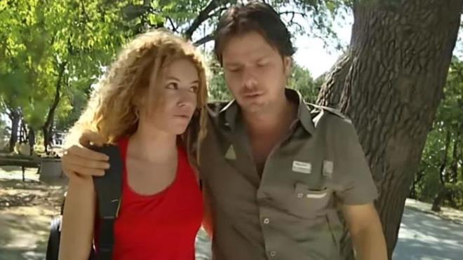 Uzun yıllar boyunca yayınlanan dizide "İlk Pınar" olarak anılan Pınar Aydın başarılı oyunculuk performansının yanı sıra güzelliğiyle de adından söz ettiriyordu. Pınar Aydın'ın Arka Sokaklar'a vedasının ardından Pınar karakteri için bir çok isim kadroya dahil olup ayrıldı.