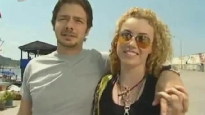 Evlenip İstanbul'dan ayrılan ve eşi ile çocuklarıyla bambaşka bir hayat kuran Aydın, geçtiğimiz aylarda verdiği bir röportajda setlere geri dönüp dönmemek konusunda kararsız olduğunu ifade etmişti.