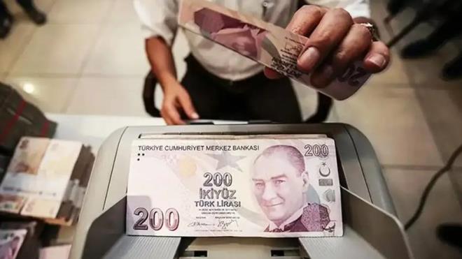 Faizsiz kredi imkanı birçok vatandaş tarafından yoğun ilgi görüyor. Bu nedenle acil nakit ihtiyacı olan pek çok vatandaş, bankaların son dakika fırsatlarını takip ediyor. Bu noktada 8 banka faizsiz kredi fırsatlarını açıkladı.