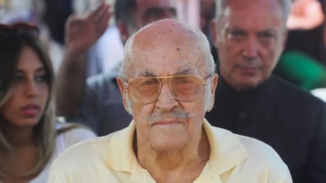 Altan Günbay Çocuklar Duymasın dizisinde, Haluk'un babasını oynamıştı.