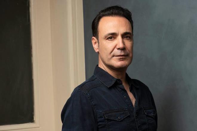 Erkan Sever Çocuklar Duymasın dizisinde, Emre'nin servis şoförünü oynamıştı.