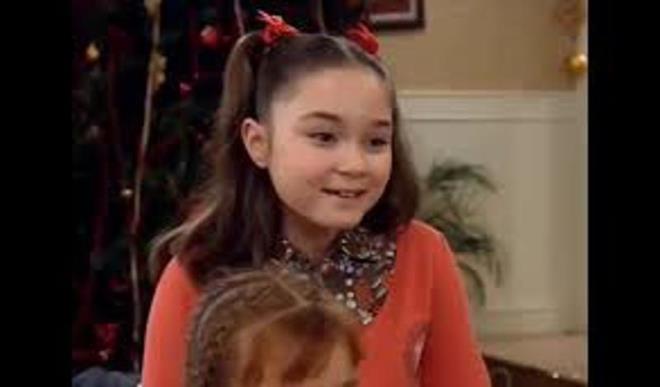 Şimdilerde 26 yaşında olan Sibel Kasapoğlu, uzun yıllardır hiçbir projede yer almıyor. İstanbul Üniversitesi Devlet Konservatuvarı Tiyatro Bölümü'nden mezun.