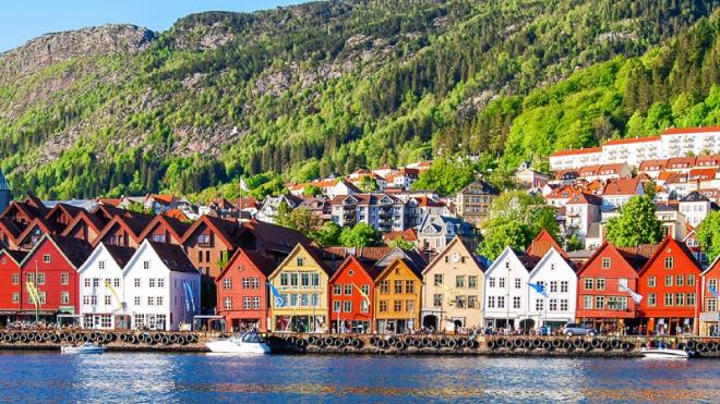 4. Norveç: Doğal kaynaklar zengini Norveç, ekonomik istikrarı ve gelir eşitliği ile dikkat çekiyor. Sağlık hizmetleri ve çevre koruma politikaları Norveç?i hayat kalitesi açısından zirveye taşıyor.