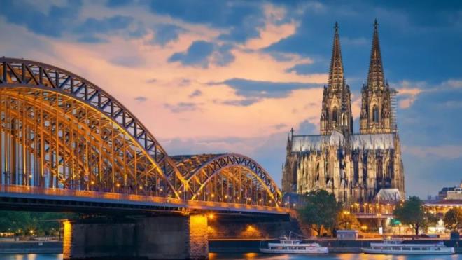 7. Almanya: Sanayi ve teknoloji devi Almanya, güçlü ekonomisi ve iş piyasası ile hayat kalitesinde üst sıralarda. Almanya?da sağlık hizmetleri ve eğitim olanakları oldukça gelişmiş.