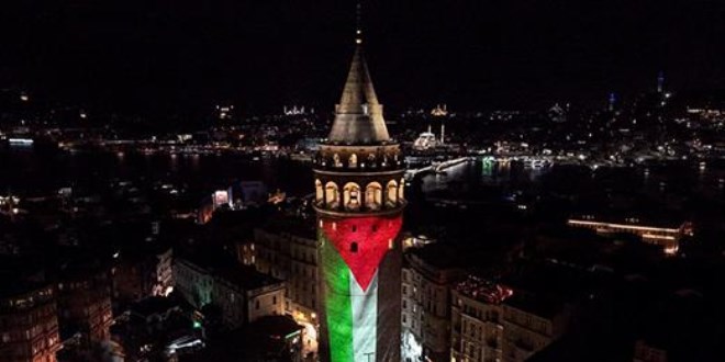 Galata Kulesi'ne Filistin bayrağı yansıtıldı