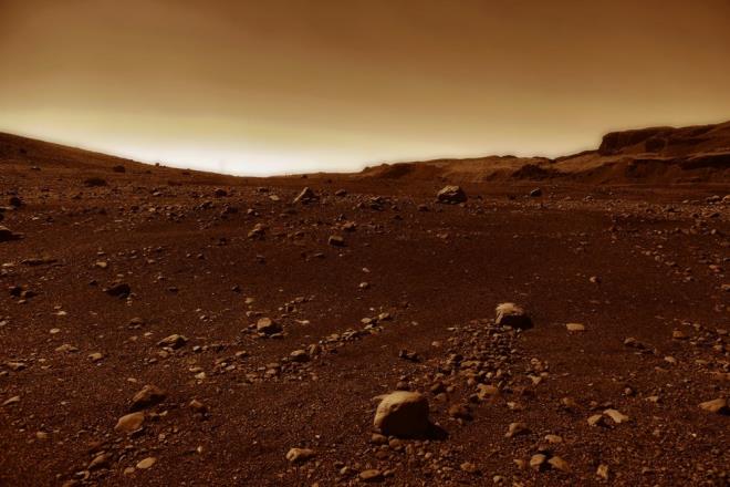 İZOTOPLAR NEDİR?    İzotoplar bir kimyasal elementin farklı atom kütlelerine sahip varyantlarıdır.    Suyun buharlaşması sürecinde, karbon ve oksijenin daha hafif izotopları atmosfere daha kolay kaçma eğilimi gösterirken, daha ağır izotoplar kalır ve daha yüksek konsantrasyonlarda birikerek sonunda karbonat kaya oluşumlarına dahil olur.    Bu mineraller, iklim kayıtları olarak hareket etme yetenekleri nedeniyle büyük bilimsel ilgi görmektedir.    Karbonatlar, oluştukları ortamlar hakkında sıcaklık, asitlik, suyun ve atmosferin kimyasal bileşimi gibi bilgileri muhafaza edebilir.    Çalışma, Gale kraterinde bulunan karbonatların oluşumu için iki olası mekanizma önermektedir.