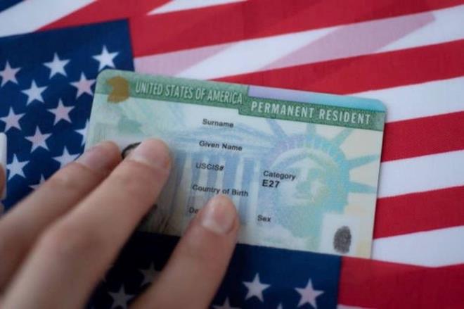 GREEN CARD BAŞVURU SONUÇLARI NE ZAMAN AÇIKLANIR?    Geçtiğimiz yılın Green Card başvuru sonuçları 4 Mayıs 2024 tarihinde ilan edilmişti.    Bu yıl da benzer şekilde Green Card başvuru değerlendirmelerinin mayıs ayının ilk haftasınsa tamamlanması bekleniyor.