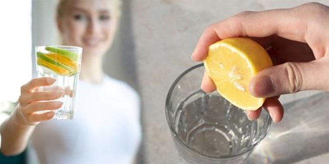 Aç karnına limonlu su içince ne olur?