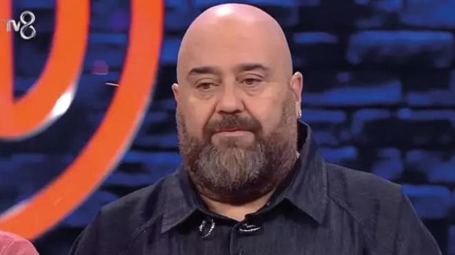 'AİLESİ VE DOKTORLAR KARAR VERECEK'  <p>  Masterchef'te şefler Beyza'nın son durumunu paylaşan Somer şef şu ifadeleri kullanmıştı:<p>    Geçen hafta hepimizi üzen olaylar oldu. Belki Akın bize veda etti ama ondan daha çok üzüldüğümüz olay Beyza kardeşimizin çok talihsiz belki de Masterchef'in en ciddi yaralanmasını geçirmesi oldu. Beyza hala doktorların tavsiyesiyle müşahede altında. Doktorlar ve ailesi beraber, bu hafta Masterchef'e devam edip etmeyeceğine karar verecekler. Biz de tabii ki Beyza'nın ailesinin ve doktorların kararına saygı duyuyoruz. Umarız Beyza en kısa zamanda sağlığına kavuşur, gerisi önemli değil.