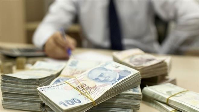 TAŞIT DEĞERLERİNE GÖRE NE KADAR MTV ÖDENECEK?    En yaygın ödenecek MTV 10 bin 112 TL ile motor silindir hacmi 1.3-1.6 arasında değişen otomobillere ait olacak. Taşıt değerlerinin en üst limitte olduğu tabloya göre, 2025 yılında motor silindir hacmi 1.3 litreye kadar otomobillerden alınacak MTV tutarı 4 bin 33 TL?den 5 bin 803 TL?ye çıkacak.    Motor silindir hacmi 1.3 litre ila 1.6 arasında olan otobillerden alınacak MTV tutarı 7 bin 26 TL?den 10 bin 112 TL?ye yükselirken, 1.6 litre ila 1.8 arasında değişen motor silindir hacmi için ödenecek tutar 12 bin 414 TL?den 17 bin 886 TL?ye çıkacak.    2025 yılında ödenecek en yüksek MTV tutarı ise 230 bin 698 TL olacak. Örneğin; Ferrari?nin ilk SUV?u Purosangue?ye sahip olan kişinin ödeyeceği yıllık MTV tutarı 230 bin TL?yi bulacak.