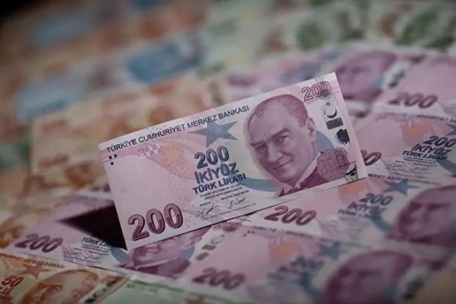 Kimler Yararlanabilir<p>    Eksik prim günleri bulunan EYT'liler ve askerlik ya da doğum borçlanması ile günlerini tamamlamak isteyen sigortalılar bu yıl başvurduklarında avantajlı bir konumda olacak. Ayrıca Bağ-Kur günlerini ihya edecek olanlar da 31 Aralık?a kadar başvuruda bulunursa bu yılki asgari ücretten yararlanarak ödeme yapabilecek. Yurt dışındaki gurbetçiler de aynı tarihe kadar başvuruda bulunarak daha düşük maliyetle borçlanma yapabilir.