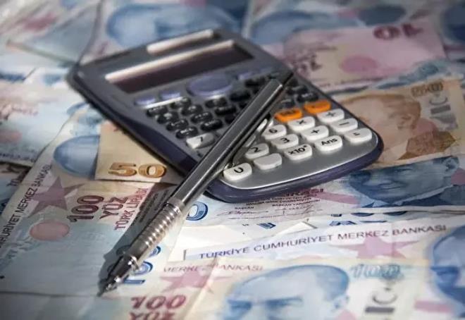 Ödeme Zorunluluğu Yok<p>    Borçlanma yapmak isteyenlerin, 31 Aralık'a kadar başvuruda bulunmaları halinde borçlanma tutarları mevcut asgari ücret üzerinden hesaplanıyor. Bu durumda sadece başvurmak yeterli; ödeme ise iki ay sonra yapılabiliyor.