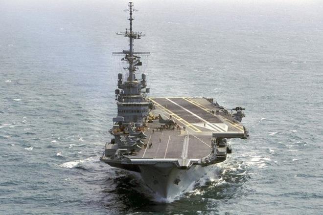 11. BREZİLYA    Taşıyıcı: Atlântico    Brezilya'nın, daha önce HMS Ocean olarak bilinen ve dönüştürülen Atlântico'su, Güney Amerika'nın uçak gemisi sahnesine girişini simgeliyor. Bu çok amaçlı taşıyıcı, Brezilya'nın küresel ölçekte bir deniz gücü olma hedefini öne çıkarıyor.