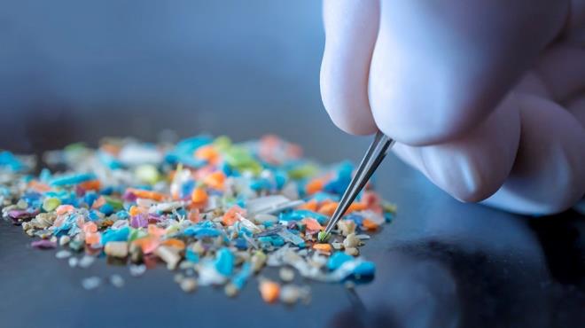 7- PAKETLİ GIDALARDAN KAÇININ    Son olarak Zhaxylykova, plastik ambalajı az olan veya hiç olmayan ürünleri satın almanız öneriyor.