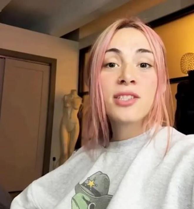 Amerika Birleşik Devletleri'nin Missouri eyaletinde yaşayan 27 yaşındaki Emily James, daha ince bir bele sahip olabilmek amacıyla altı kaburga kemiğini aldırdı.